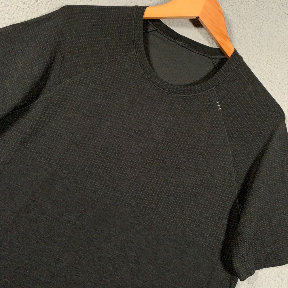 Lululemon Metal Vent Tech Short Sleeve Shirt Men's Large L Black Grey Active Gym